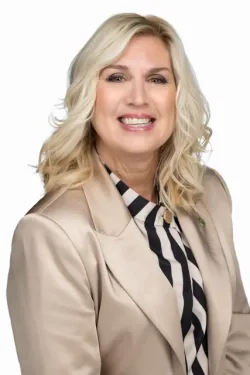 Portraits corporatifs Dominique Raiche - Directrice générale Caisse Desjardins